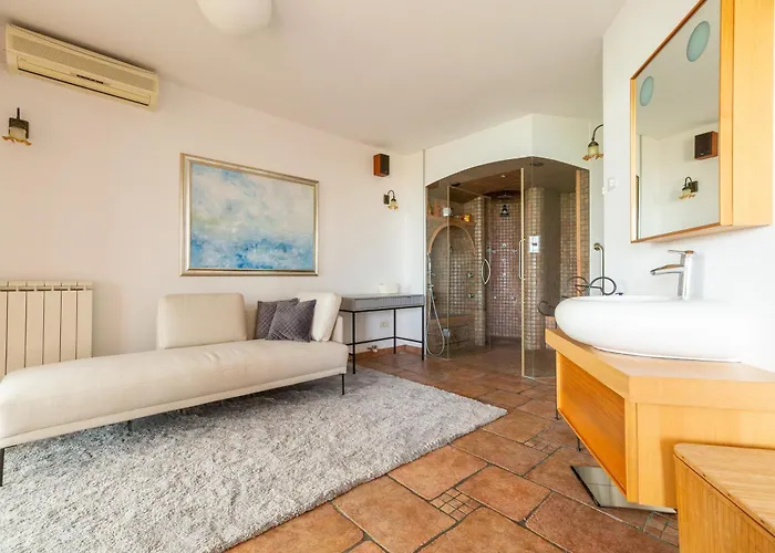 Bellavista Ii 公寓