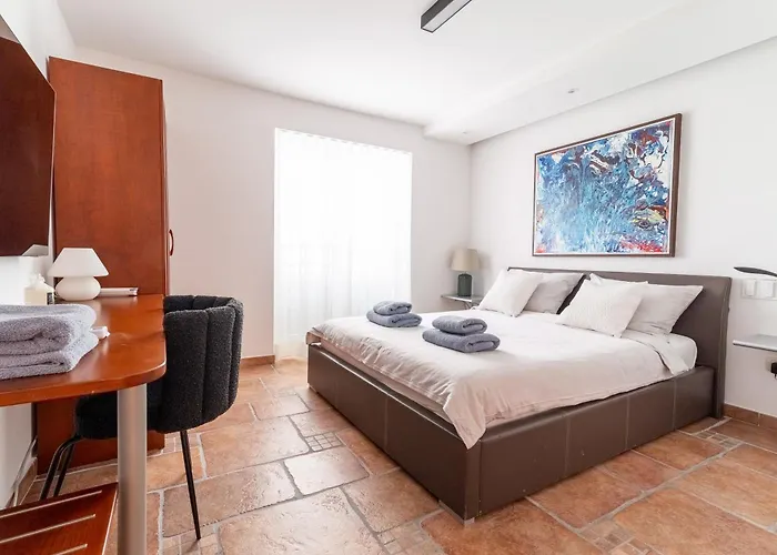 Bellavista Ii 公寓 *